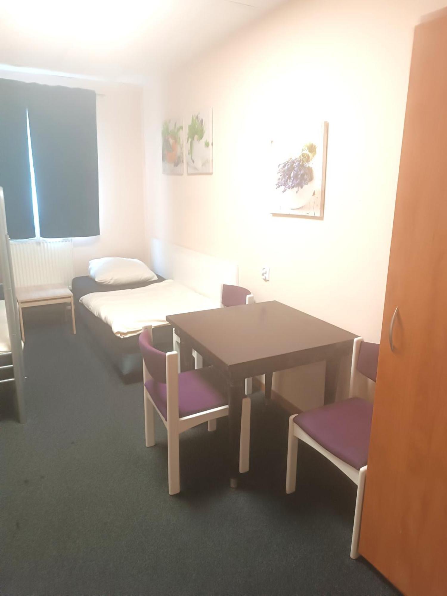 Hostel Krosnienska 12 Zielona Gora  Ngoại thất bức ảnh