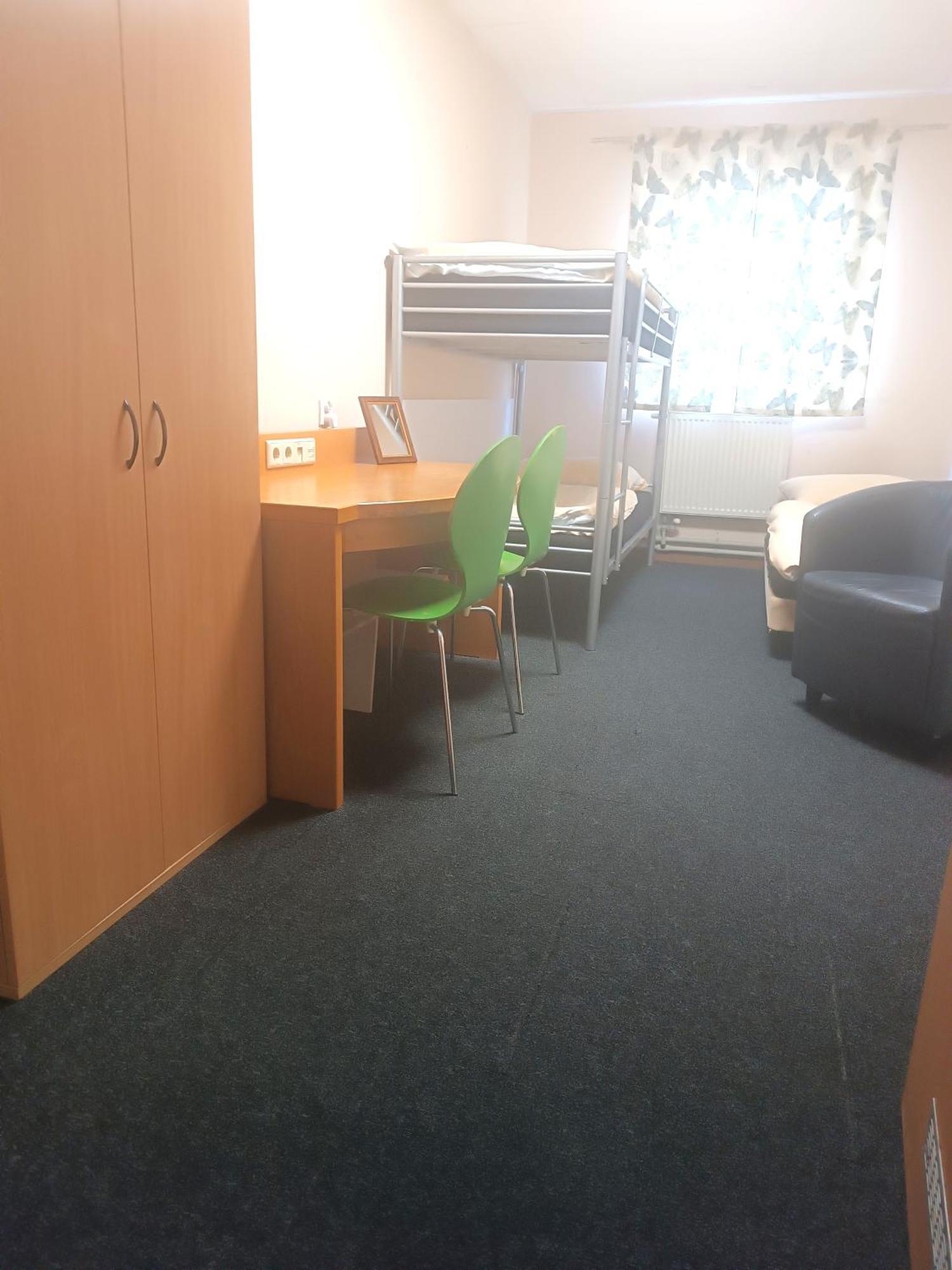 Hostel Krosnienska 12 Zielona Gora  Ngoại thất bức ảnh