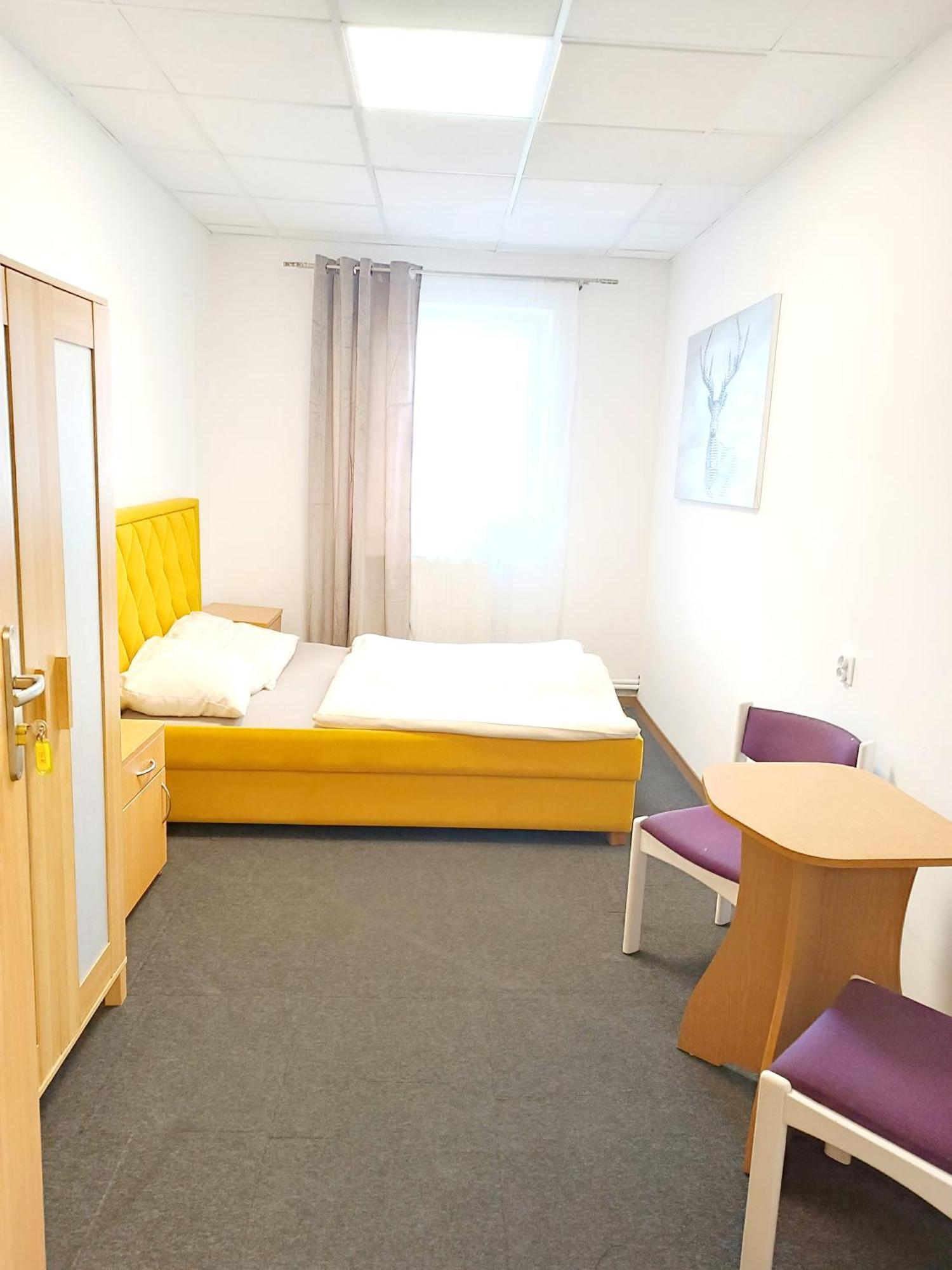 Hostel Krosnienska 12 Zielona Gora  Ngoại thất bức ảnh