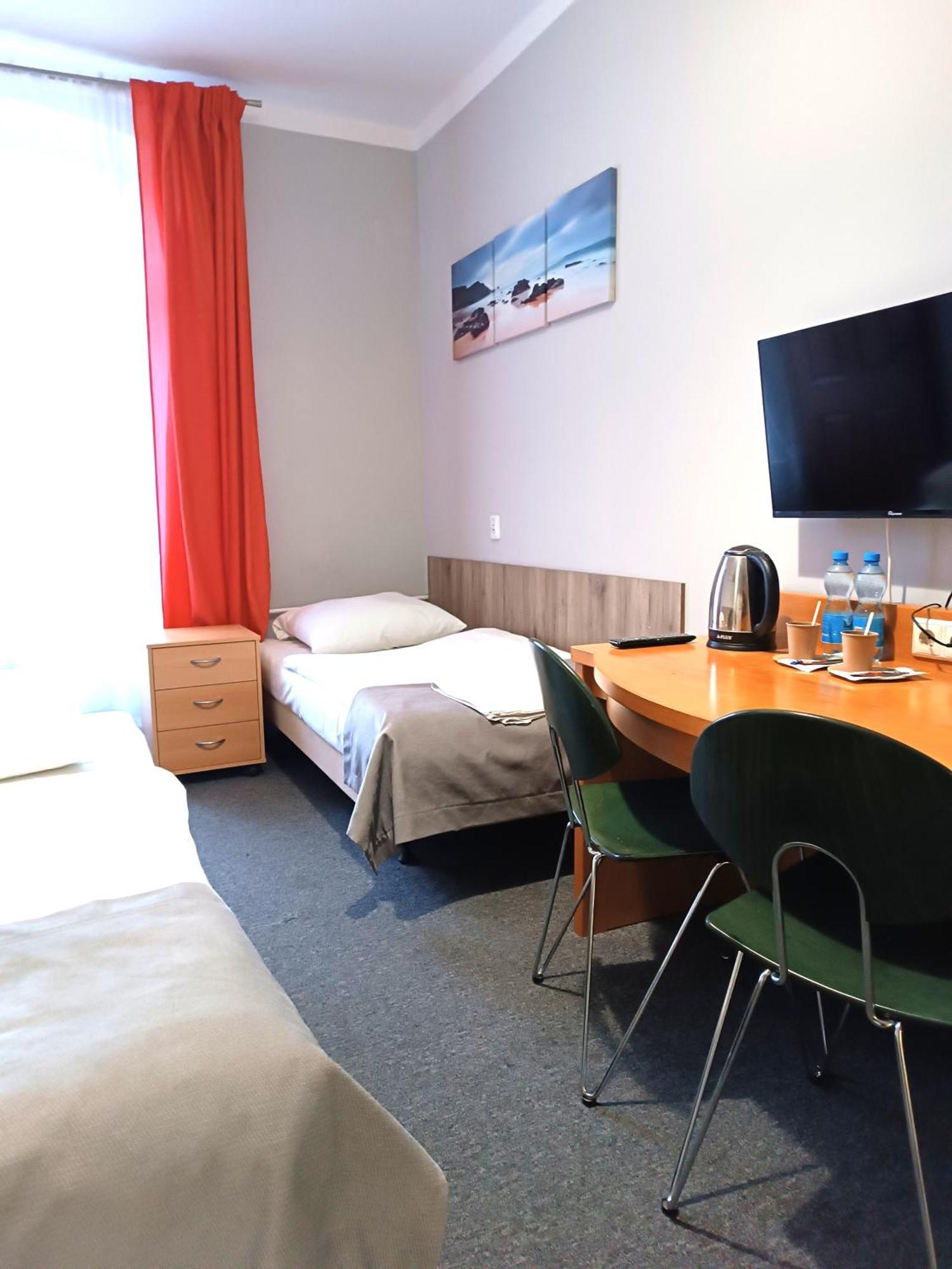 Hostel Krosnienska 12 Zielona Gora  Ngoại thất bức ảnh