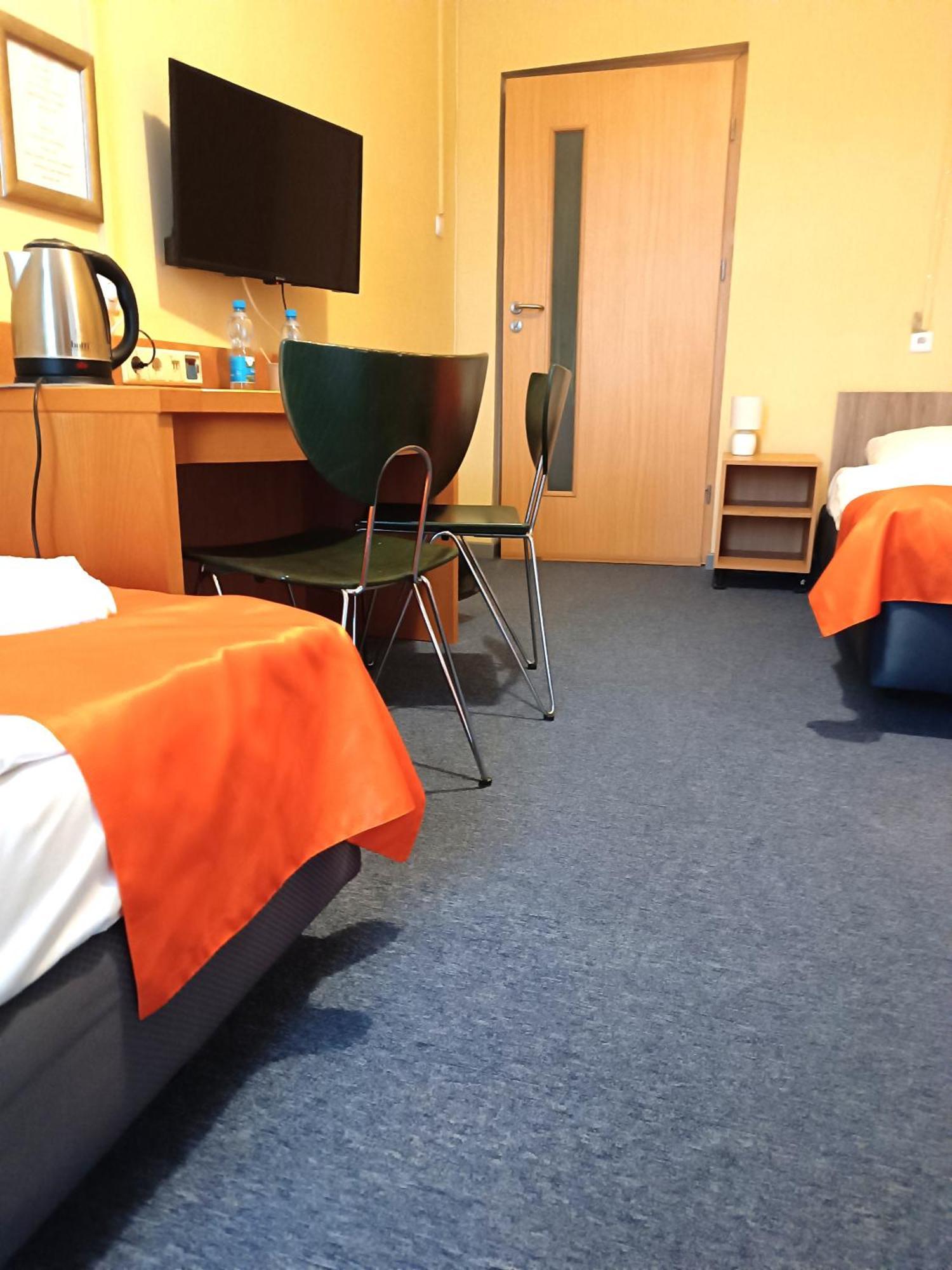 Hostel Krosnienska 12 Zielona Gora  Ngoại thất bức ảnh