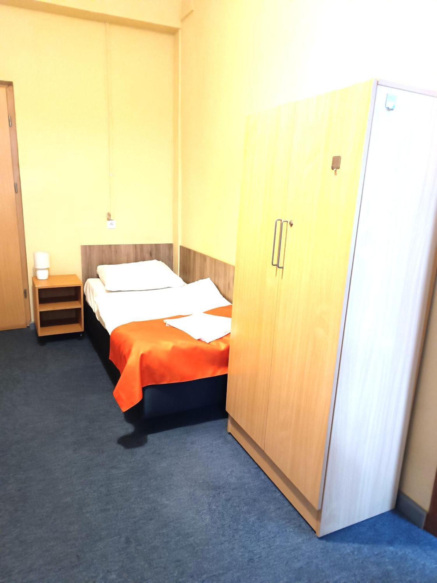 Hostel Krosnienska 12 Zielona Gora  Ngoại thất bức ảnh