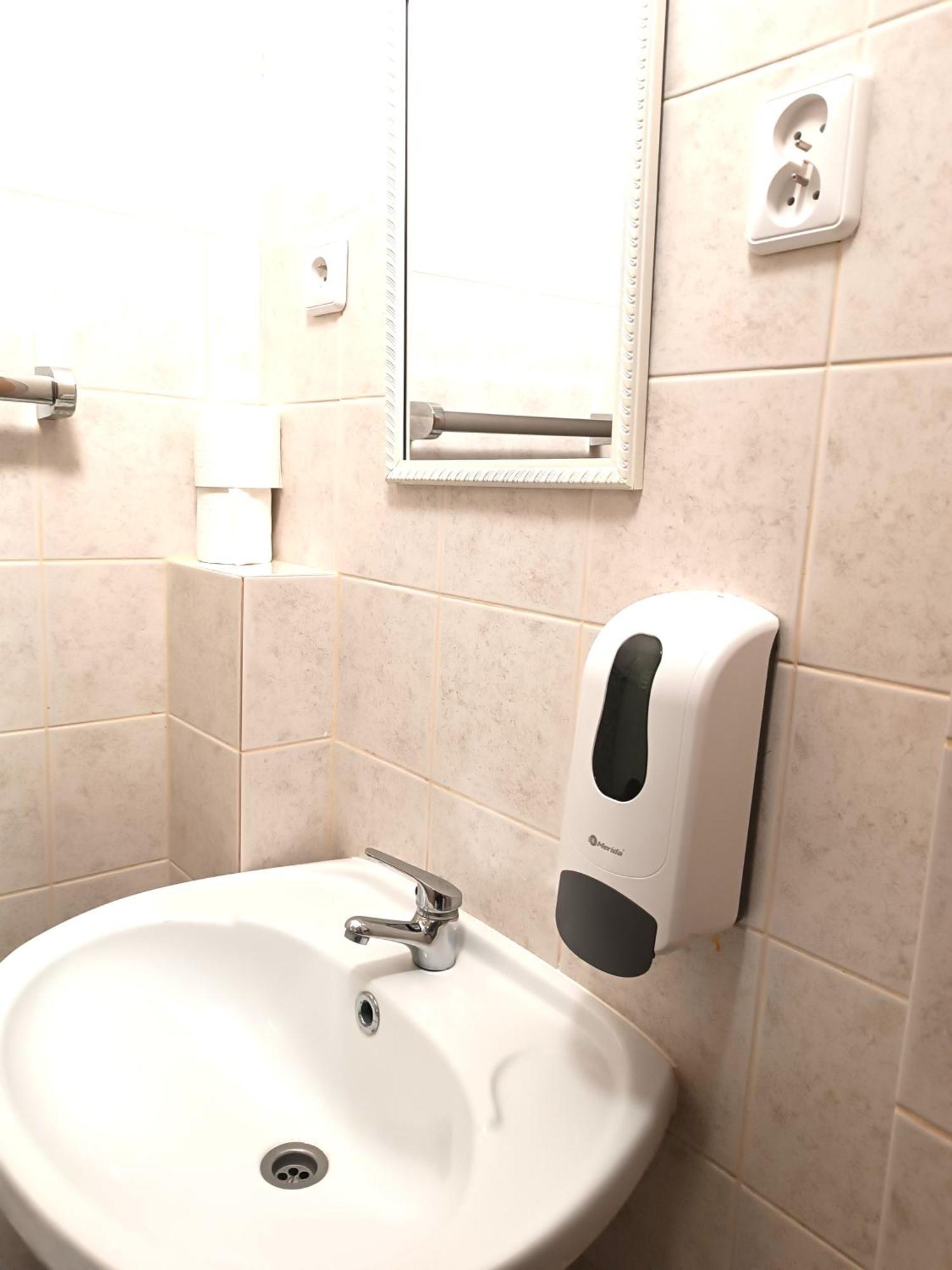 Hostel Krosnienska 12 Zielona Gora  Ngoại thất bức ảnh