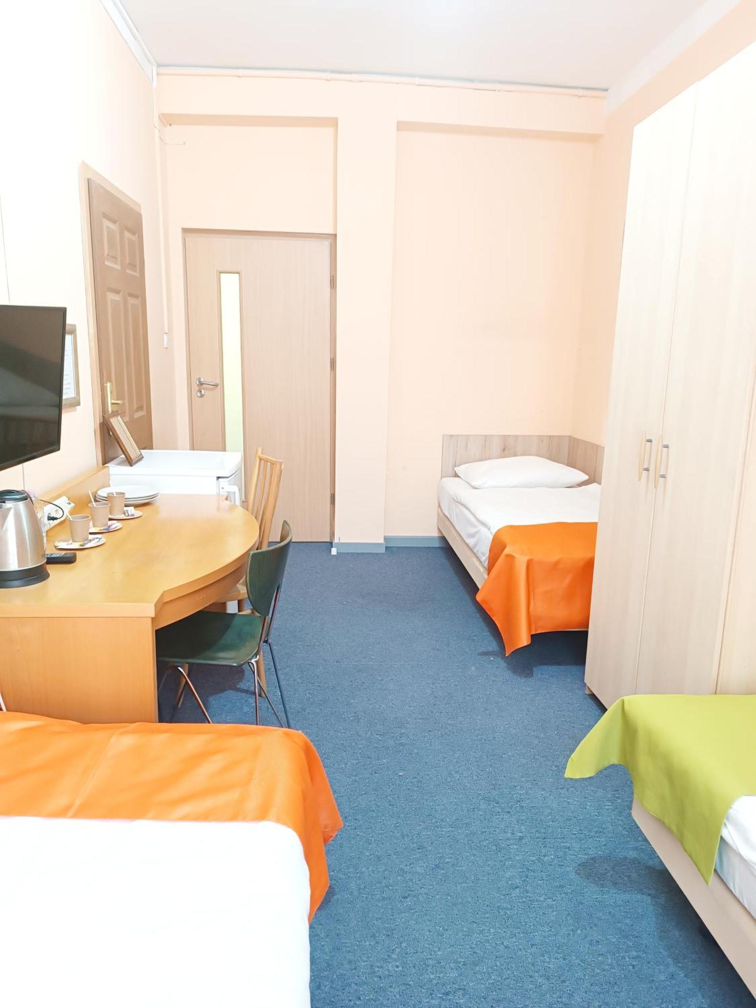 Hostel Krosnienska 12 Zielona Gora  Ngoại thất bức ảnh