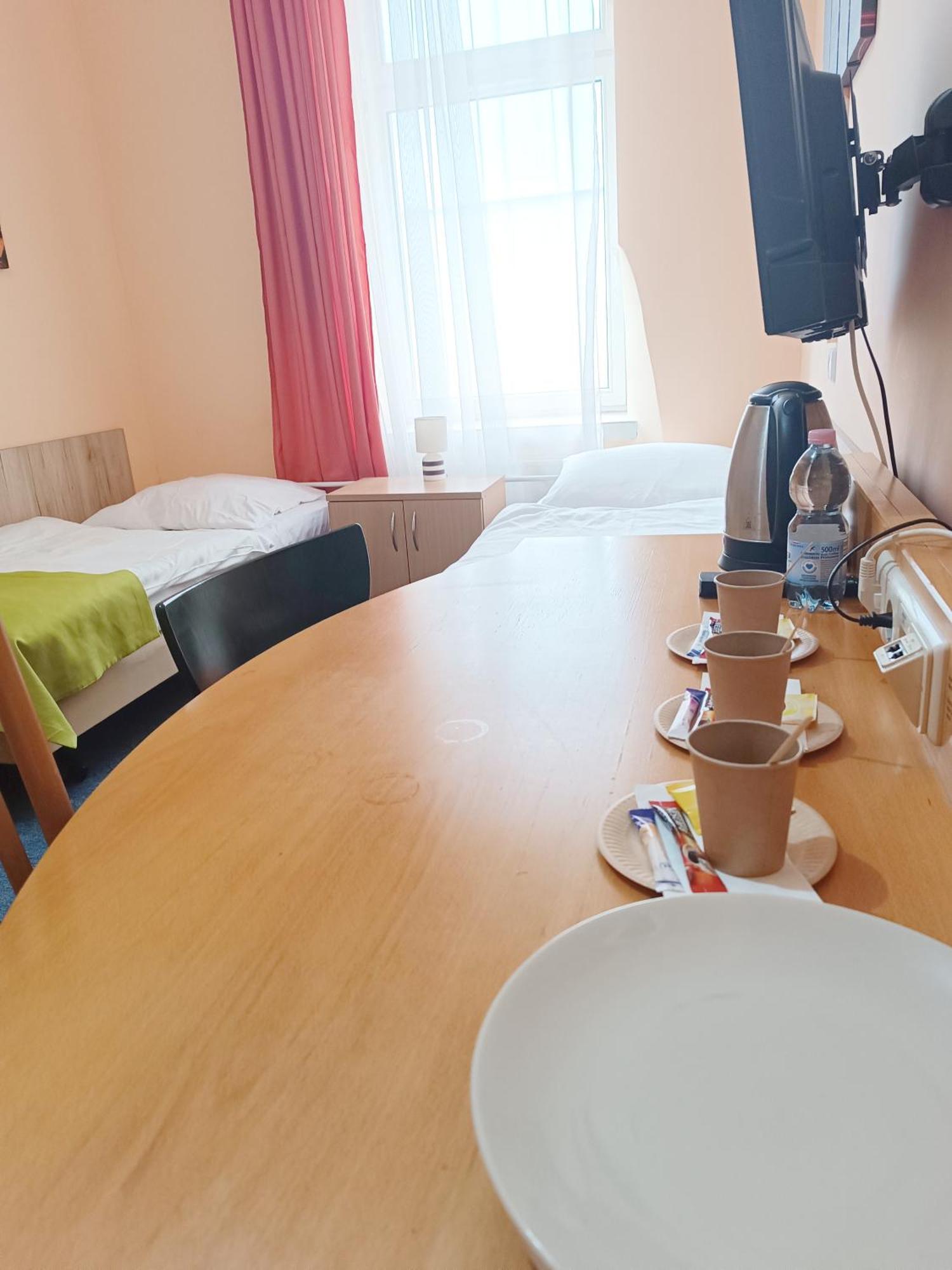 Hostel Krosnienska 12 Zielona Gora  Ngoại thất bức ảnh