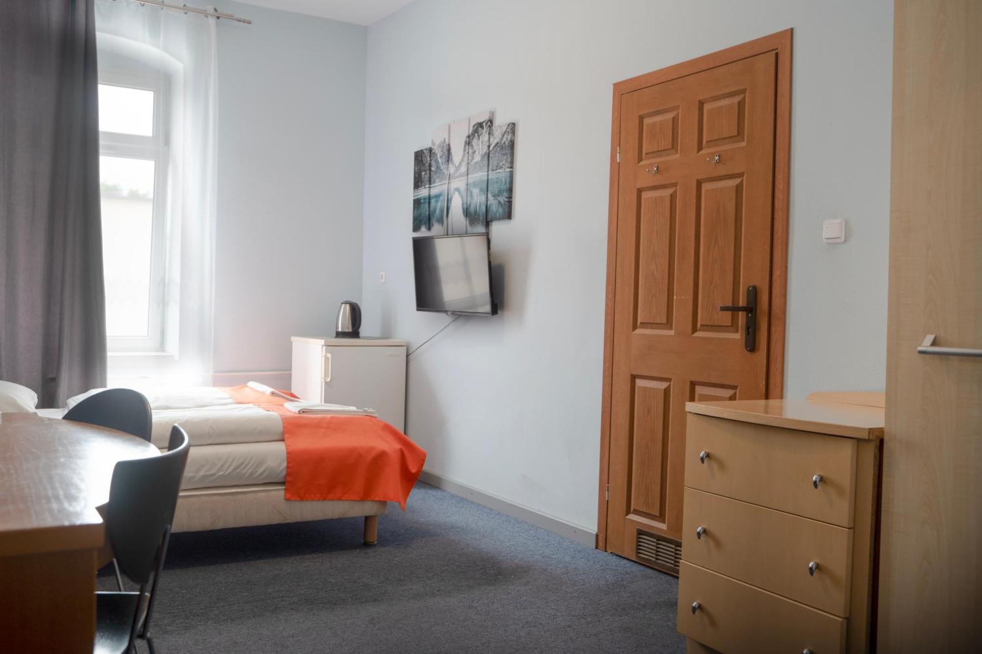 Hostel Krosnienska 12 Zielona Gora  Ngoại thất bức ảnh