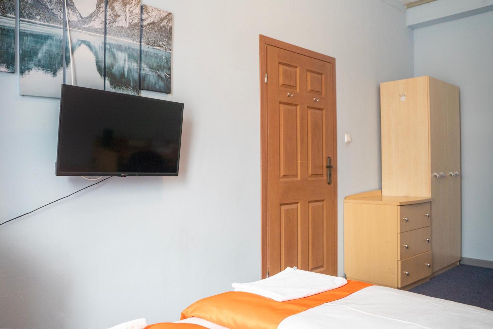Hostel Krosnienska 12 Zielona Gora  Ngoại thất bức ảnh