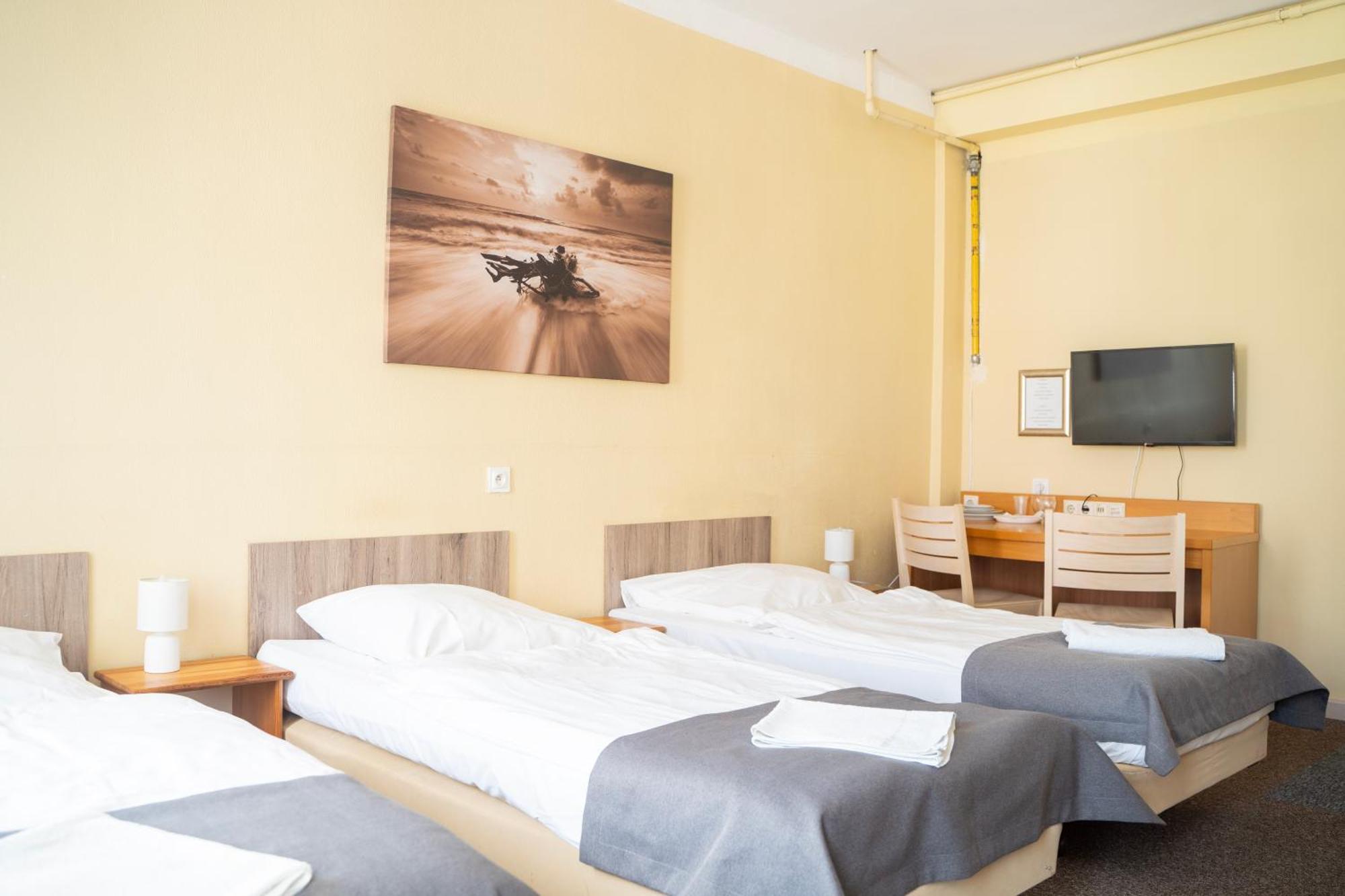 Hostel Krosnienska 12 Zielona Gora  Ngoại thất bức ảnh