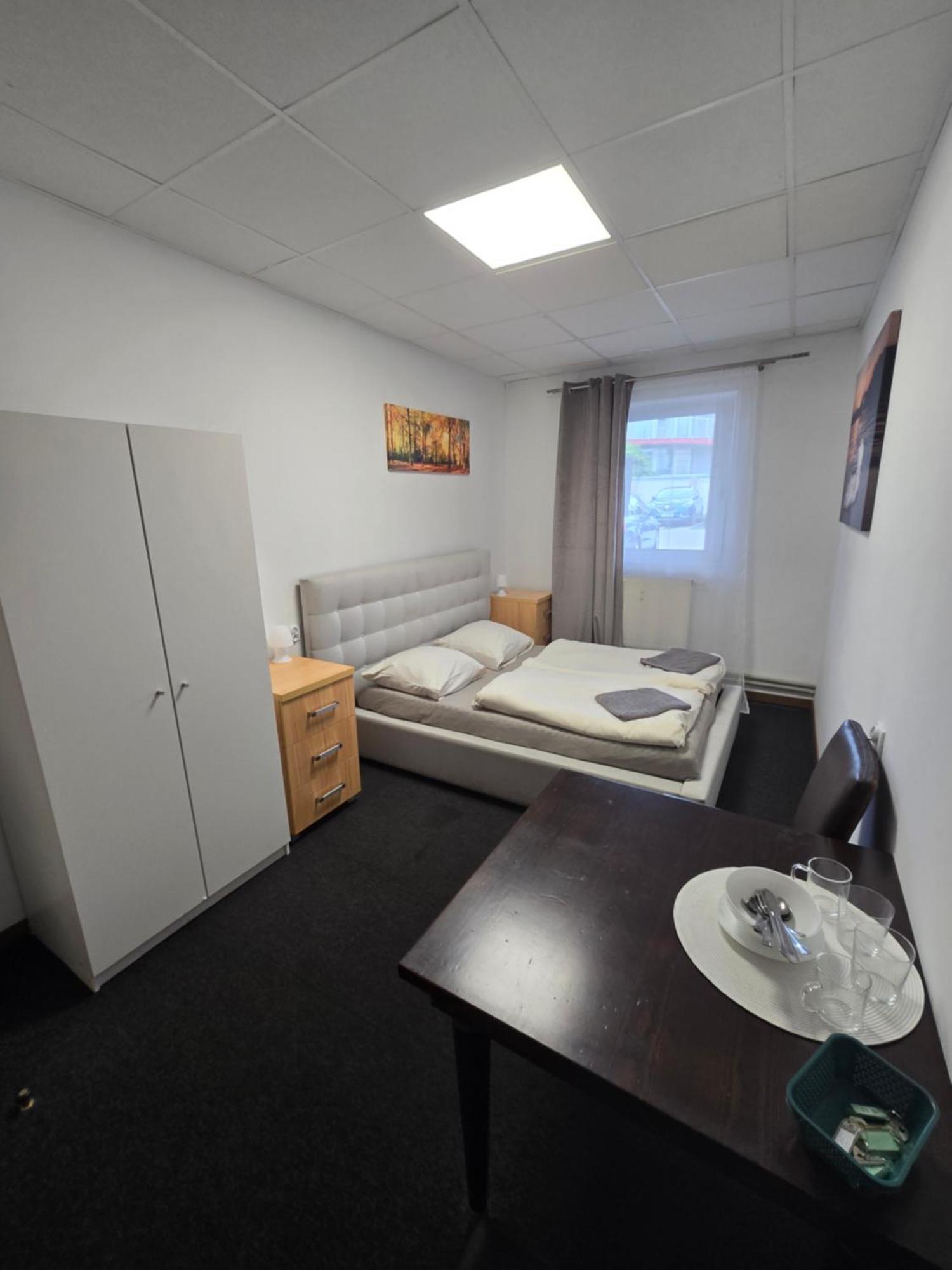 Hostel Krosnienska 12 Zielona Gora  Ngoại thất bức ảnh