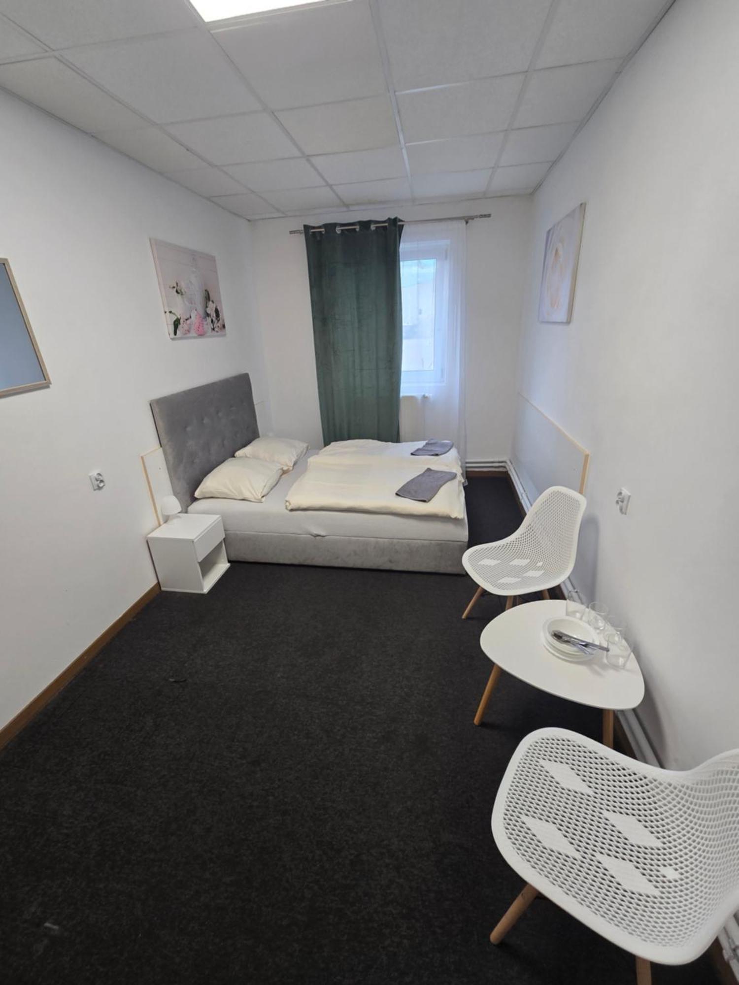 Hostel Krosnienska 12 Zielona Gora  Ngoại thất bức ảnh