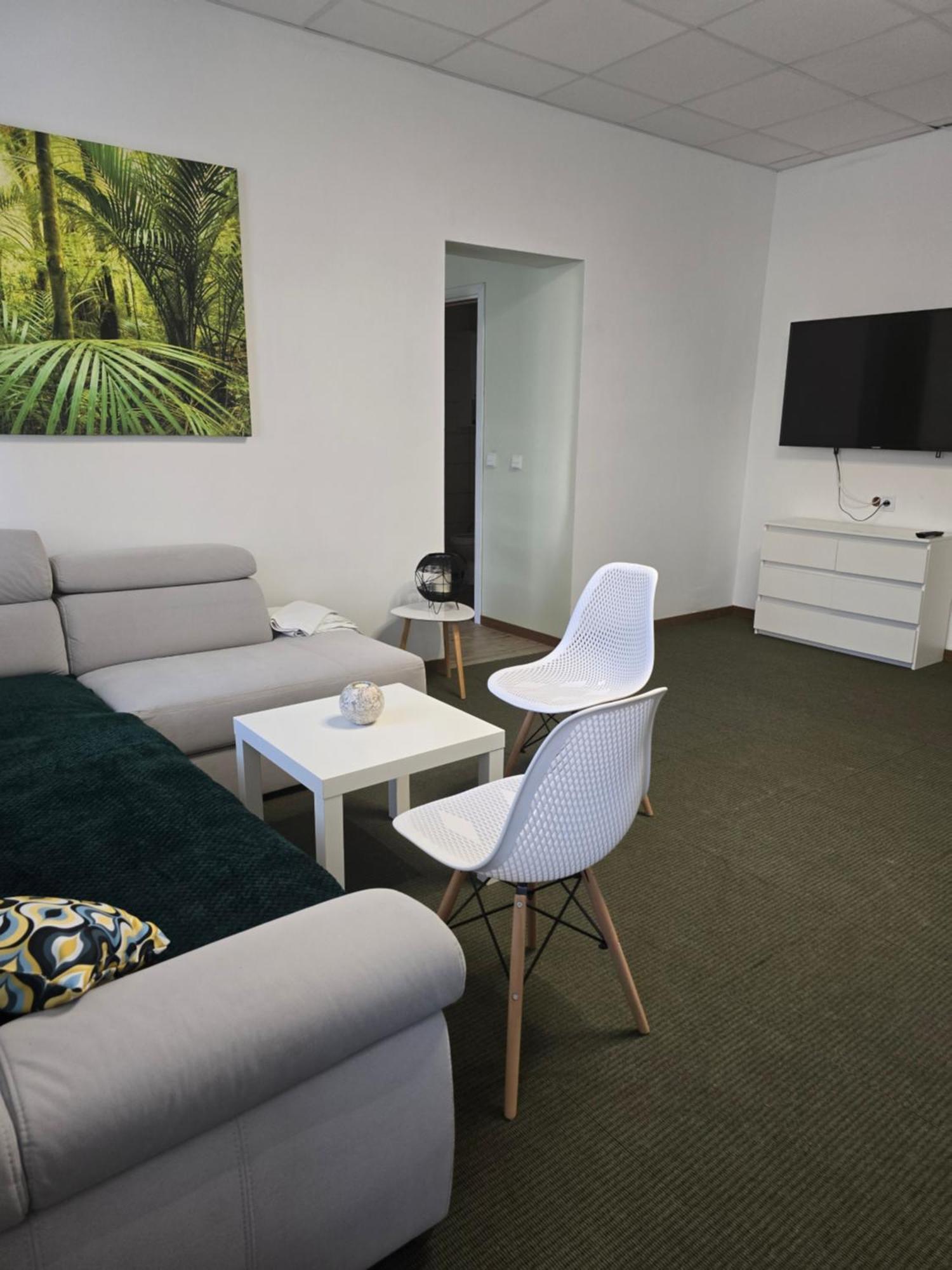 Hostel Krosnienska 12 Zielona Gora  Ngoại thất bức ảnh
