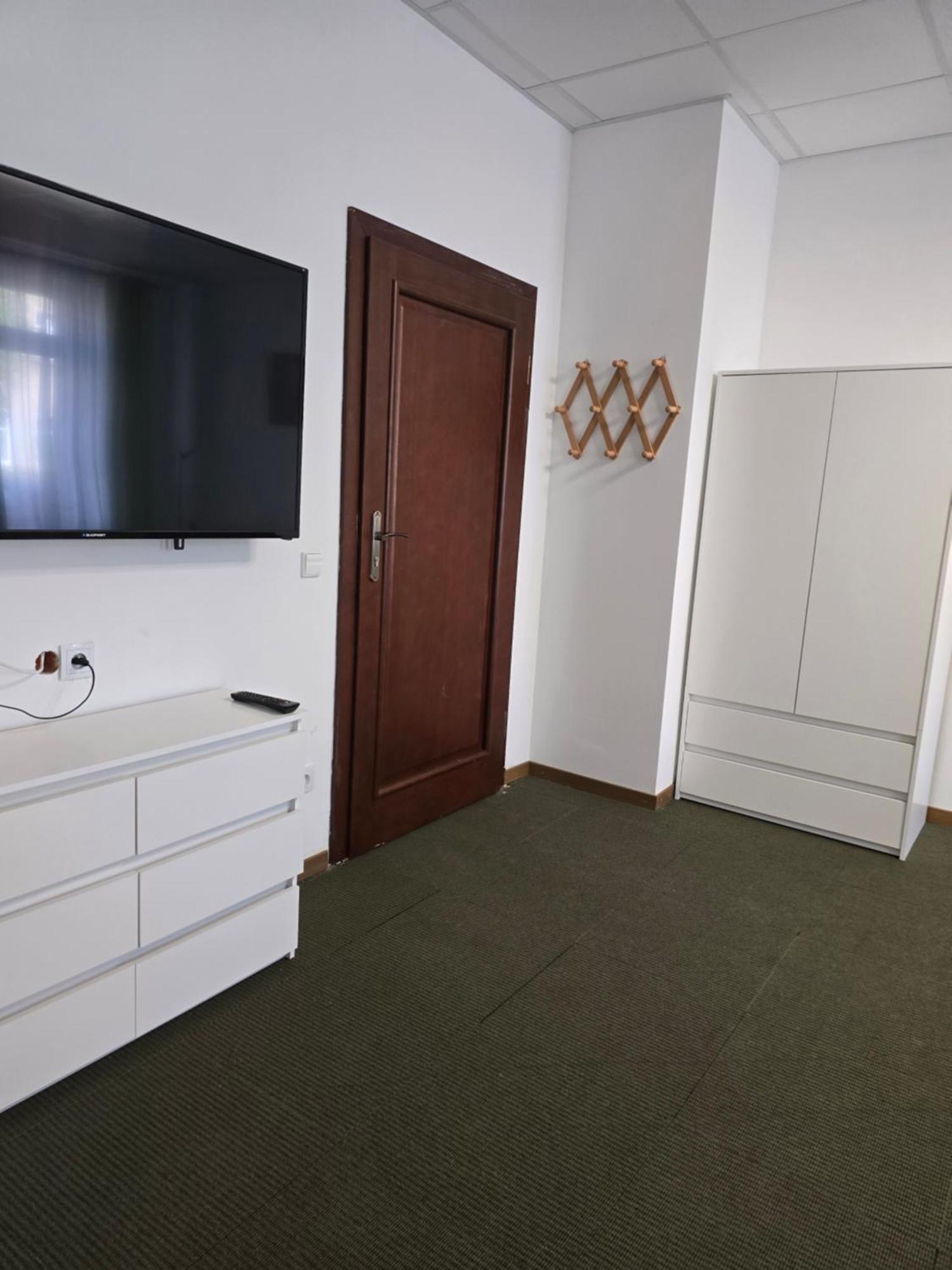 Hostel Krosnienska 12 Zielona Gora  Ngoại thất bức ảnh