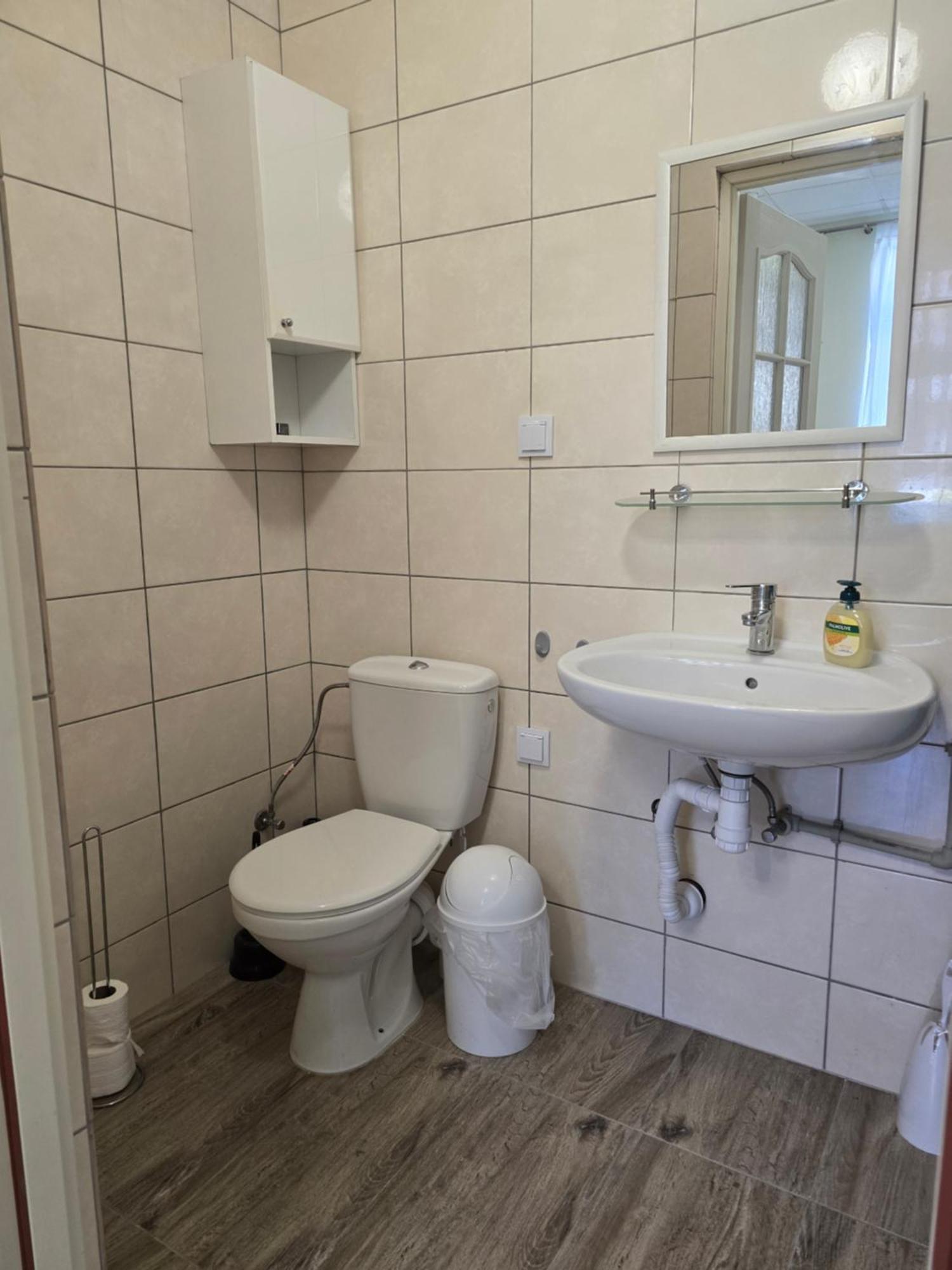 Hostel Krosnienska 12 Zielona Gora  Ngoại thất bức ảnh